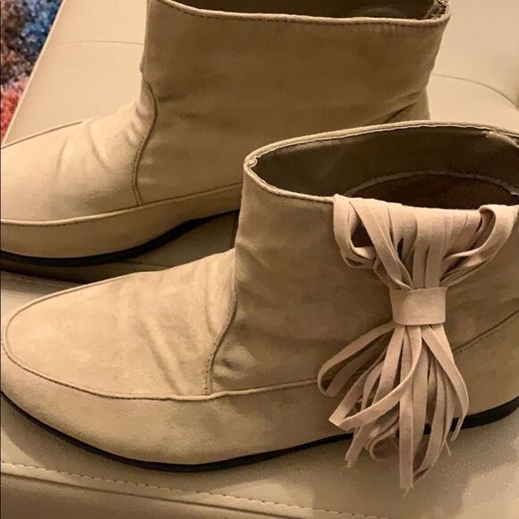 Faux suede booties size 7/8 - Picture 1 of 4